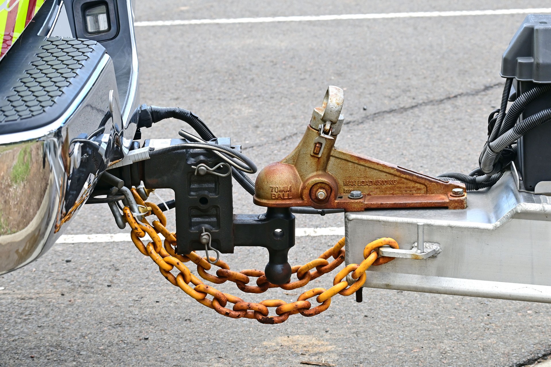 Heavy duty towing hitch